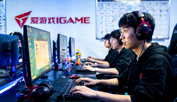 爱游戏IGAME拍摄的集训训练室 - 选手专注训练场景